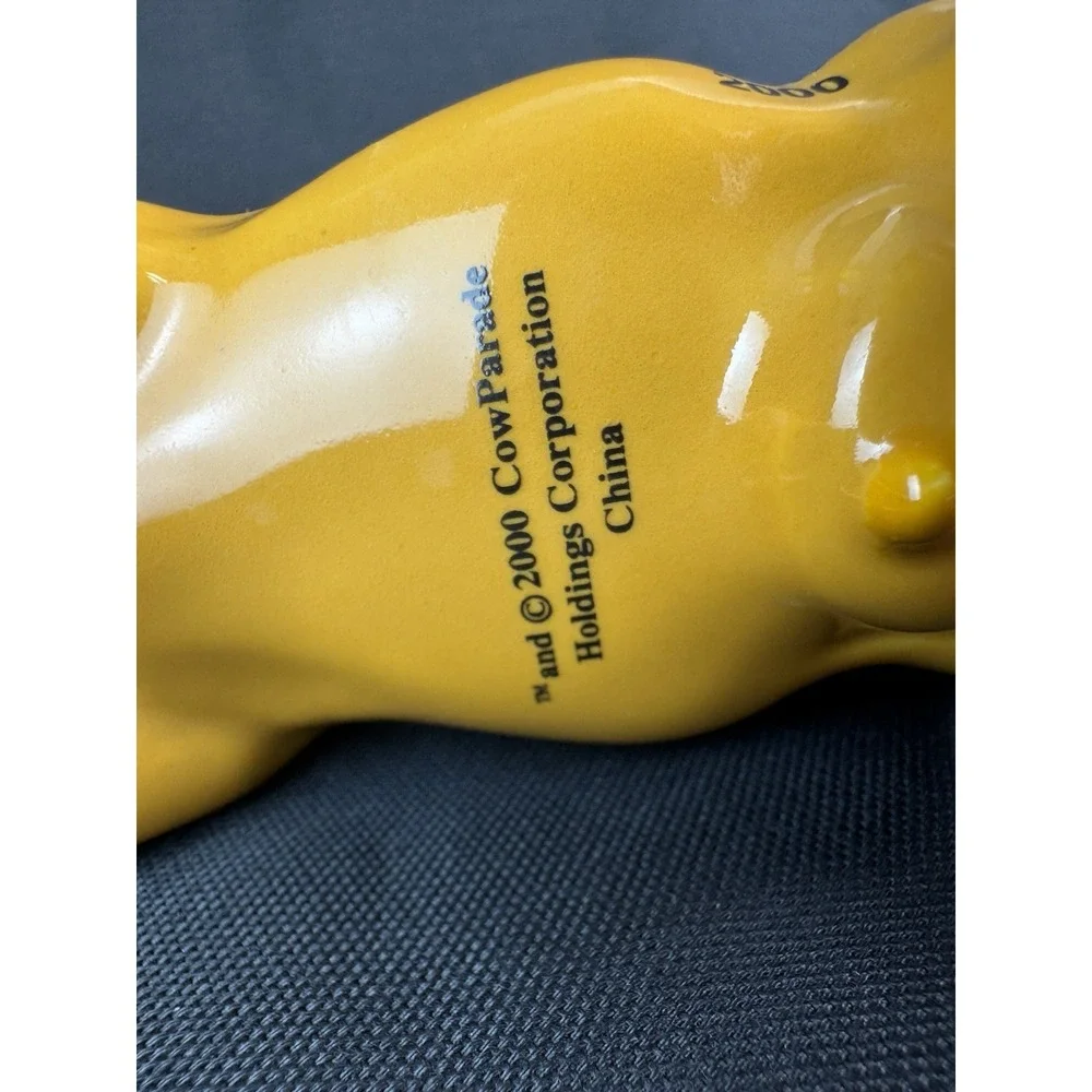 Vintage 2000 Cow Parade NYC New York City Taxi Cow Collectable Figurine